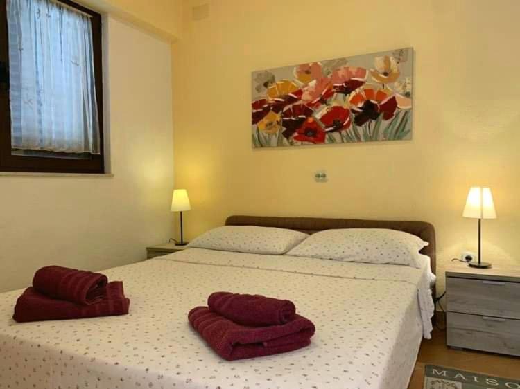 Fresh Apartments Dar Orlic Traù Esterno foto